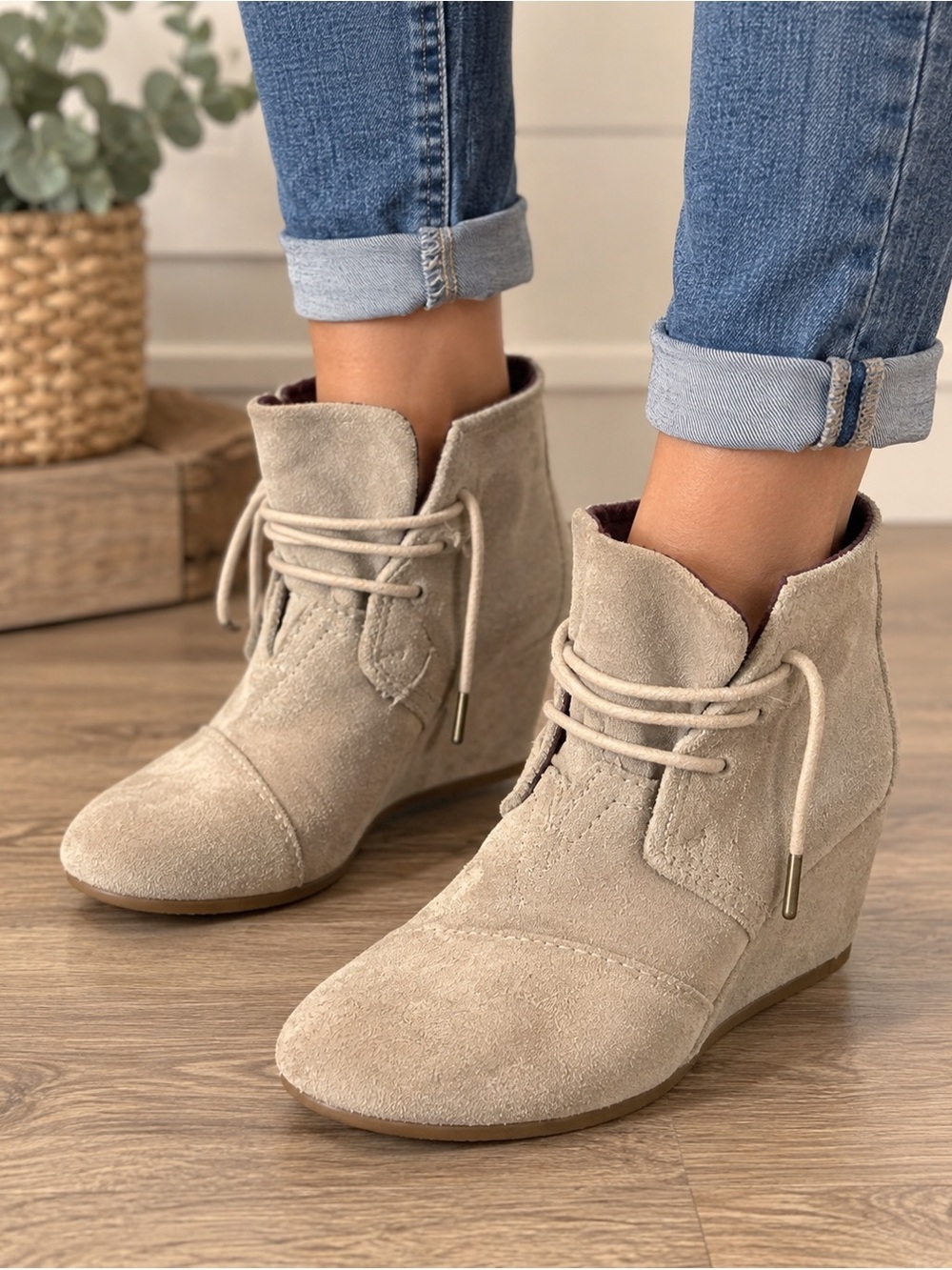 TOMS Beige Suede Lace Up Wedge Ankle Booties Women’s Size 7